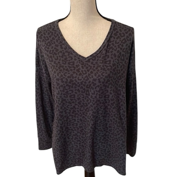American Eagle Gray Black Cheetah Animal Print V Neck Long Sleeve Soft T… - Picture 1 of 7
